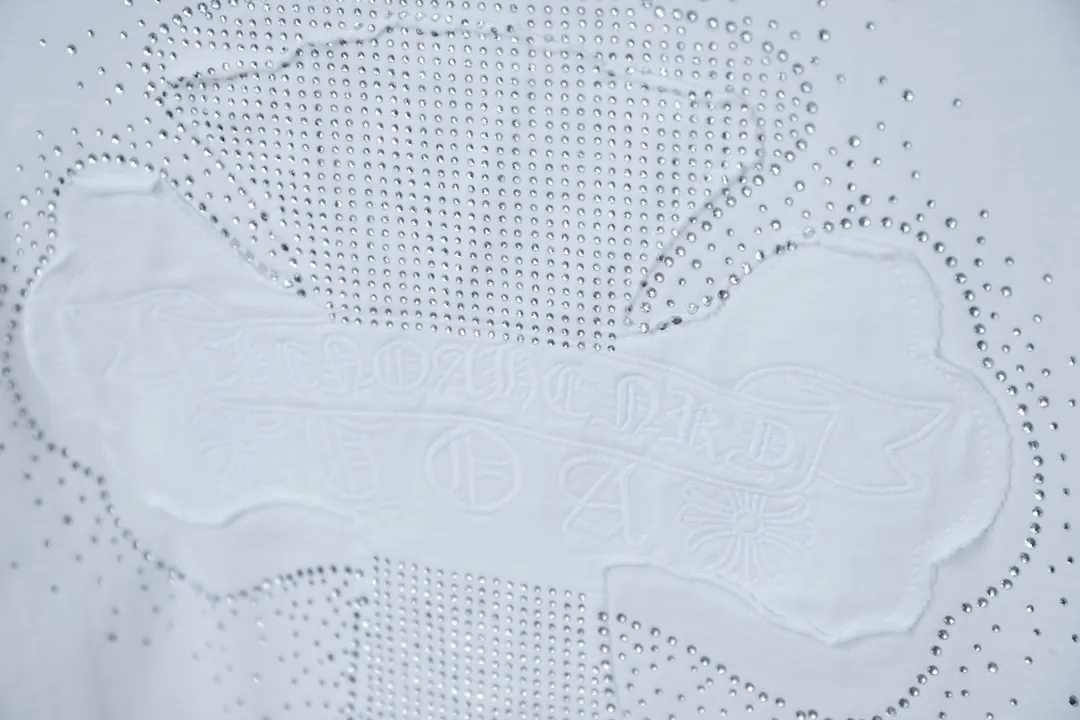 🅿️200 Ch*ome Hearte 25SS early spring new style, Australian diamond embroidered Crow heart cross short sleeves, light luxury, essential item for daily commuting for men and women, correct version, welcome to compare, detailed features · 320g 100% pure cotton double yarn jersey fabric · Custom dyed in the same cylinder, special thickened 32 double-strand 1X1 threads · Imported Tajima machine embroidered letter logo and pattern · High-temperature stamping of Crow heart pattern with matte diamonds imported from Australia · Double-needle stitching across seams · Original main mark, washed tag, branded moisture-proof paper packaging Color: Black/White Size: S/M/L/XL